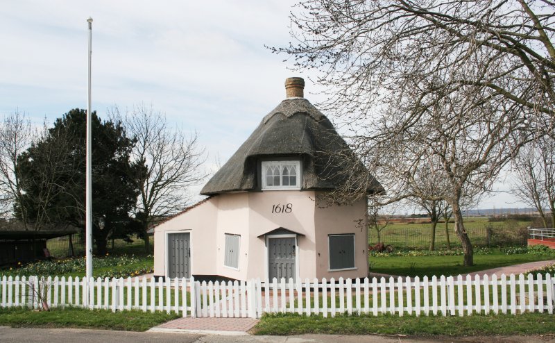 [Image: 62411_1411040855091618_dutch_cottage_canvey_island.jpg]